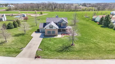 2564 Natures Ln, Mahomet, IL 61853