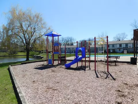 View/Area - 1664 Valley Forge Ct #B, Wheaton, IL 60189 photo 2 of 2