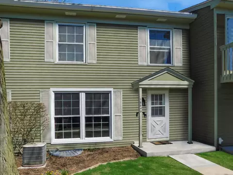 1664 Valley Forge Ct #B, Wheaton, IL 60189