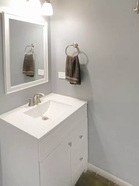 Bath - 1664 Valley Forge Ct #B, Wheaton, IL 60189 photo 2 of 2