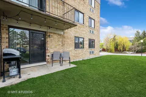 Exterior - 5550 Astor Ln #101, Rolling Meadows, IL 60008 photo 6 of 7