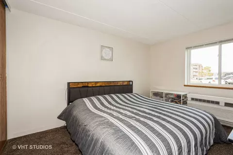 Bedroom - 5550 Astor Ln #101, Rolling Meadows, IL 60008 photo 2 of 3