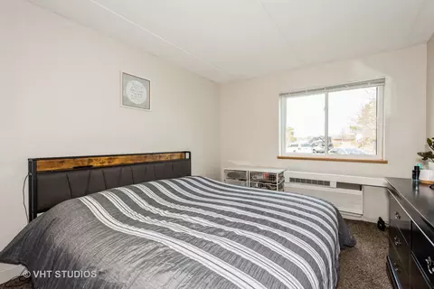 Bedroom - 5550 Astor Ln #101, Rolling Meadows, IL 60008 photo 3 of 3