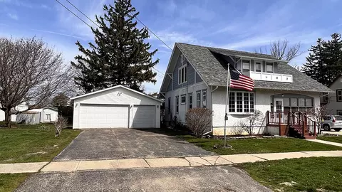 306 E Center St, Mount Morris, IL 61054