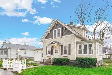227 W 4th St, Momence, IL 60954