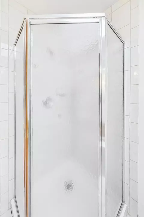 Bath - 19221 Brompton Ct, Mokena, IL 60448 photo 2 of 3