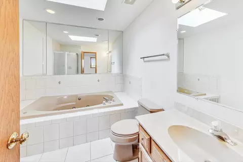 Bath - 19221 Brompton Ct, Mokena, IL 60448 photo 3 of 3