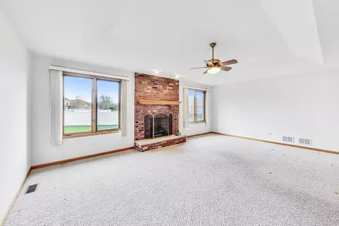 Living - 19221 Brompton Ct, Mokena, IL 60448 photo 6 of 6