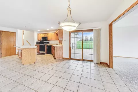 Kitchen - 19221 Brompton Ct, Mokena, IL 60448 photo 3 of 5