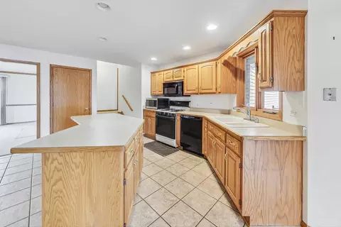 Kitchen - 19221 Brompton Ct, Mokena, IL 60448 photo 1 of 5