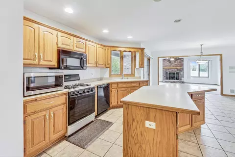 Kitchen - 19221 Brompton Ct, Mokena, IL 60448 photo 2 of 5