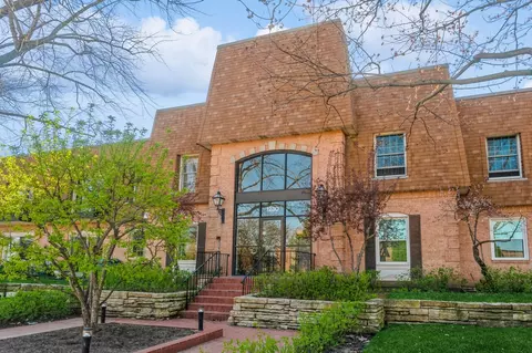 1230 Park Ave #222, Highland Park, IL 60035