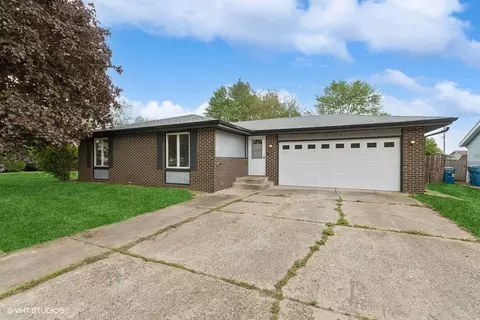 972 Flamingo Ln, Bradley, IL 60915