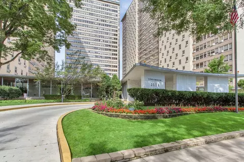 3950 N Lake Shore Dr #2308, Chicago, IL 60613