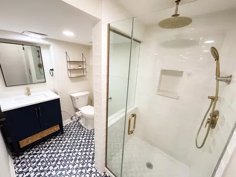 Bath - 38 W652 Sunvale Dr, Elgin, IL 60124 photo 4 of 4