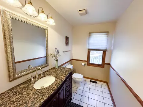 Bath - 38 W652 Sunvale Dr, Elgin, IL 60124 photo 1 of 4