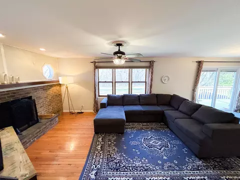 Living - 38 W652 Sunvale Dr, Elgin, IL 60124 photo 2 of 4