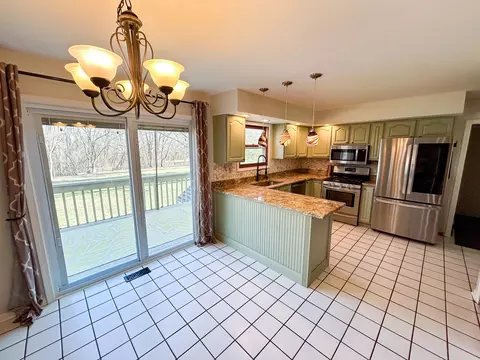 Kitchen - 38 W652 Sunvale Dr, Elgin, IL 60124 photo 1 of 3