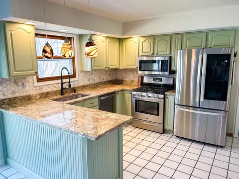 Kitchen - 38 W652 Sunvale Dr, Elgin, IL 60124 photo 2 of 3