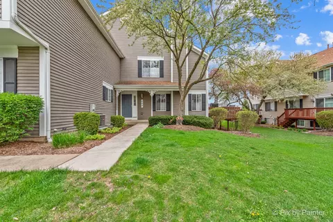 402 Sandhurst Ln #402, South Elgin, IL 60177