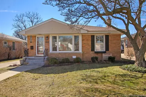 6955 W Cleveland St, Niles, IL 60714