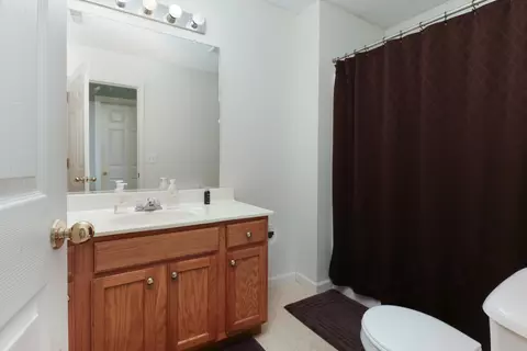 Bath - 1113 Bull St, Normal, IL 61761 photo 3 of 5