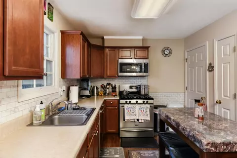 Kitchen - 1113 Bull St, Normal, IL 61761 photo 2 of 4