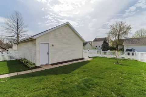 Exterior - 1113 Bull St, Normal, IL 61761 photo 8 of 11
