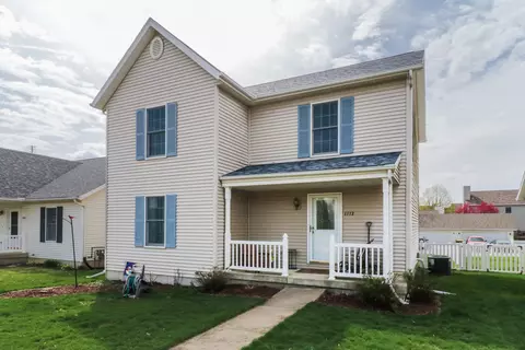 Exterior - 1113 Bull St, Normal, IL 61761 photo 2 of 11