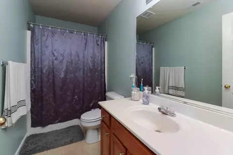 Bath - 1113 Bull St, Normal, IL 61761 photo 2 of 5