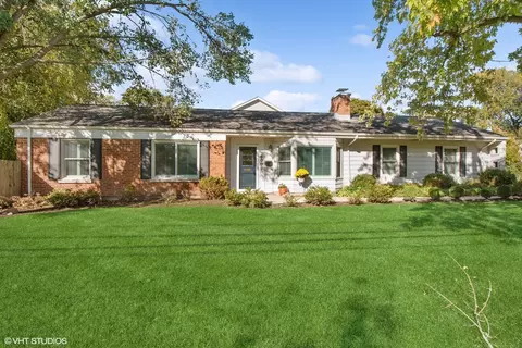 800 Hunter Rd, Glenview, IL 60025