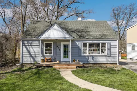 609 Maple Ave, Willow Springs, IL 60480