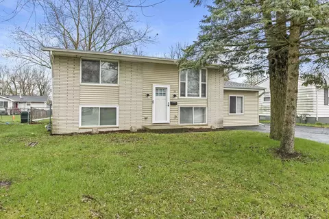35 S Sycamore Ln, Glenwood, IL 60425