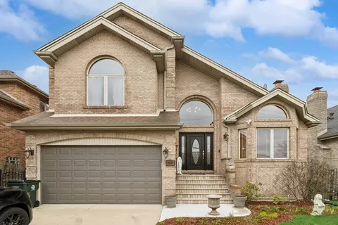 8317 W Ballard Rd, Niles, IL 60714