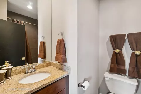 104 E 41st St #2E, Chicago, IL 60653 photo 25