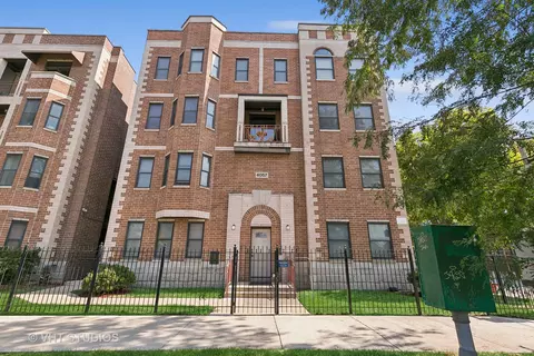 104 E 41st St #2E, Chicago, IL 60653