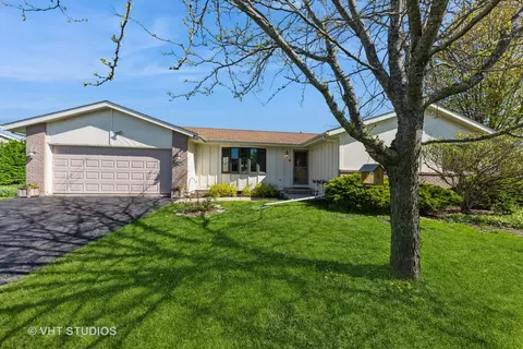 39852 N Crabapple Dr, Antioch, IL 60002