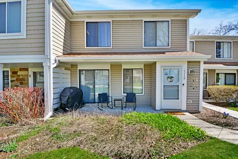 1110 Eisenhower Ct, Vernon Hills, IL 60061