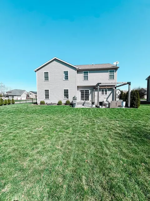 Exterior - 3901 Anabelle Dr, Bloomington, IL 61704 photo 6 of 9