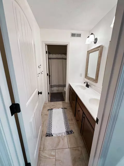 Bath - 3901 Anabelle Dr, Bloomington, IL 61704 photo 6 of 8