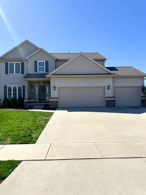 Exterior - 3901 Anabelle Dr, Bloomington, IL 61704 photo 2 of 9