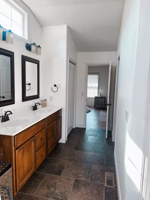 Bath - 3901 Anabelle Dr, Bloomington, IL 61704 photo 1 of 8