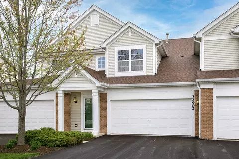 32902 Fowler Cir #32902, Warrenville, IL 60555