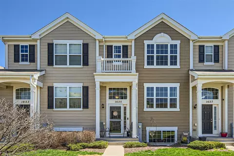 1625 Windward Dr, Pingree Grove, IL 60140