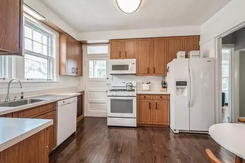 Kitchen - 2235 Wesley Ave, Evanston, IL 60201 photo 1 of 2