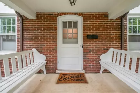 Entry Way - 2235 Wesley Ave, Evanston, IL 60201 photo 1 of 2