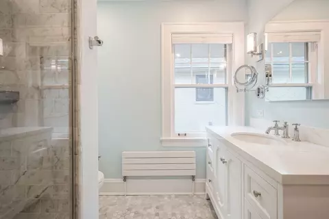 Bath - 2235 Wesley Ave, Evanston, IL 60201 photo 4 of 4