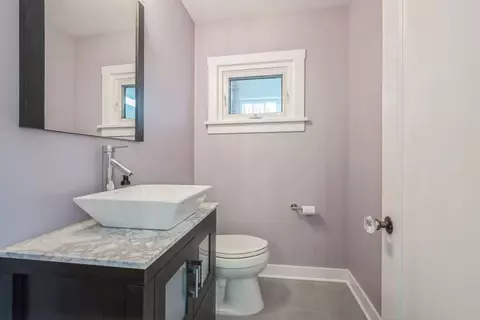 Bath - 2235 Wesley Ave, Evanston, IL 60201 photo 1 of 4
