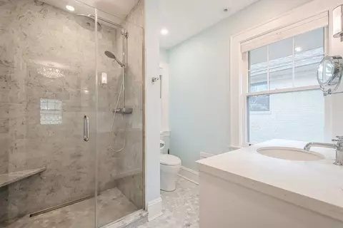 Bath - 2235 Wesley Ave, Evanston, IL 60201 photo 3 of 4