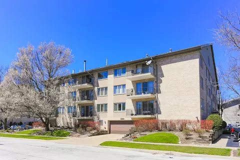 4530 W 93rd St #2A, Oak Lawn, IL 60453